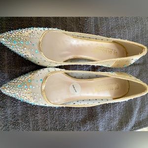 De Blossom collection from David’s Bridal. Size 7 Excellent condition!